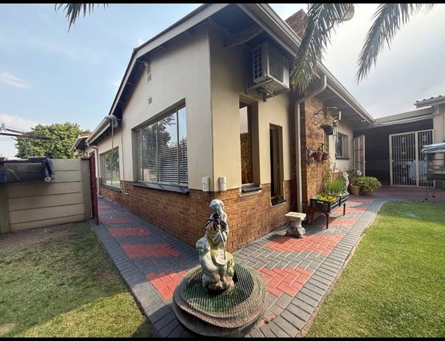 3 BEDROOM HOUSE FOR SALE IN VANDERBIJLPARK CE 4